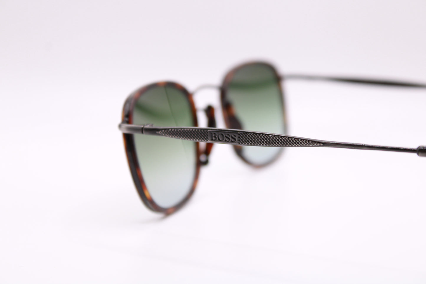 BOSS 4704 By Carrera