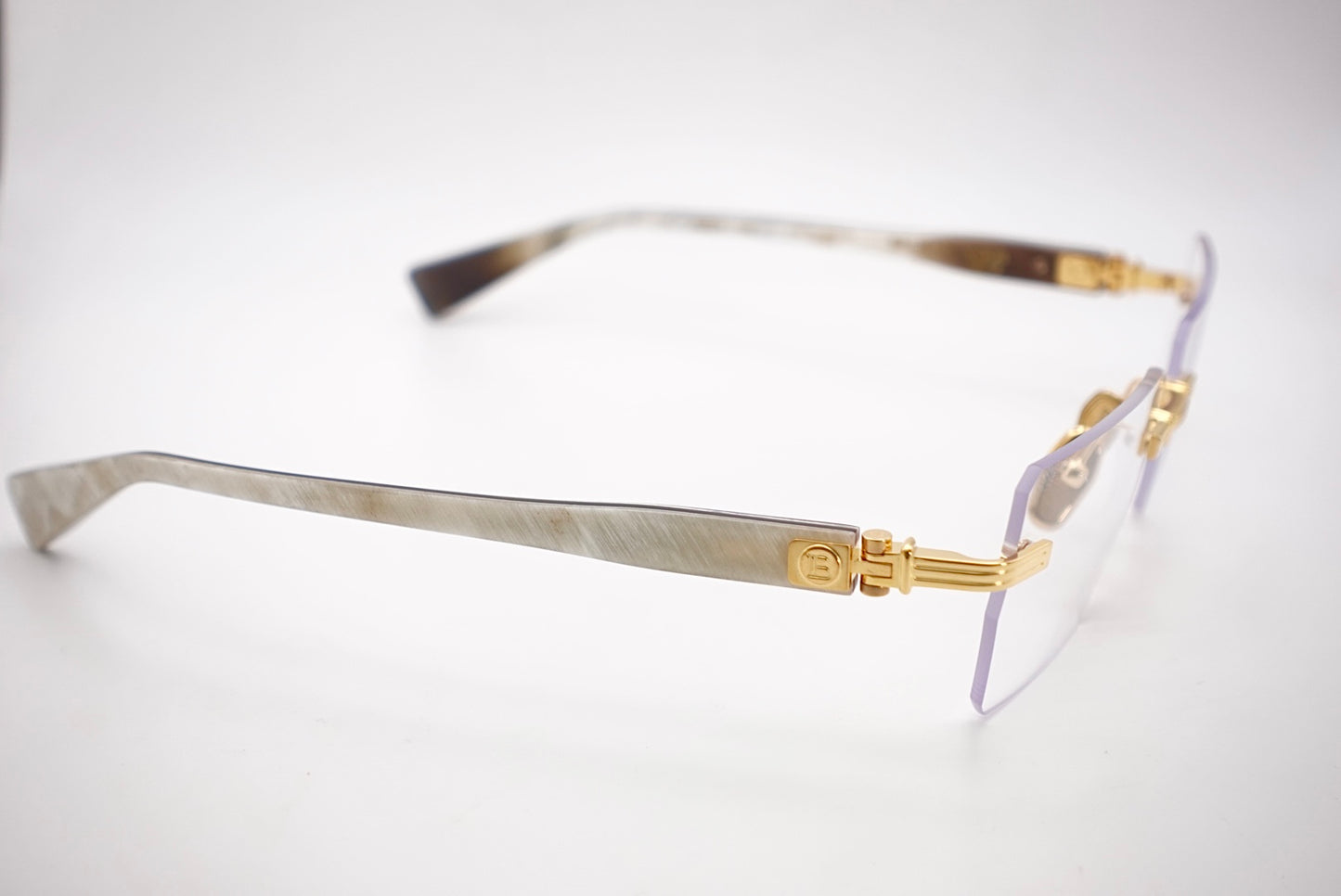 Pierre Balmain White Buffs